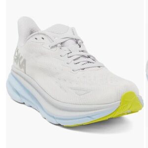 Hoka Women Clifton 9, Size 8.5 Wide in Nimbus Cloud/Ice Water